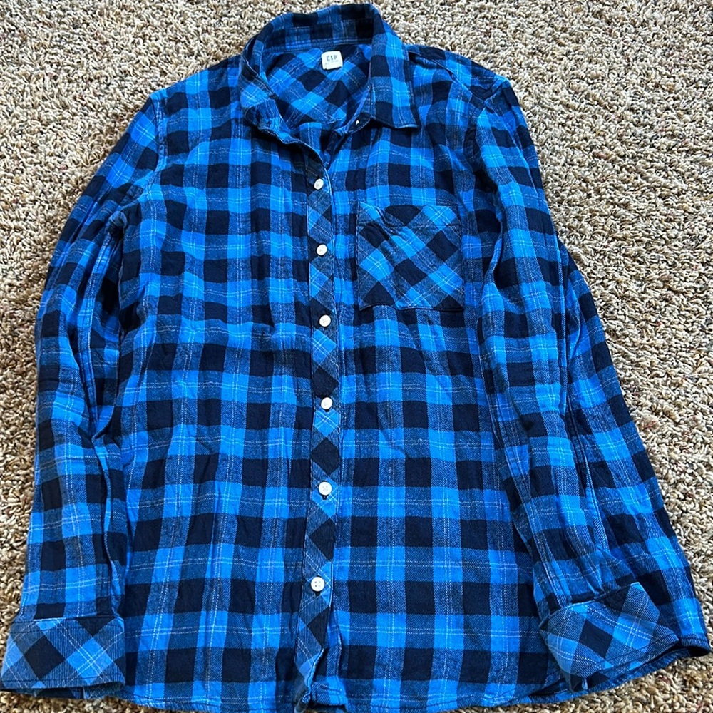 Women’s medium Gap flannel button down